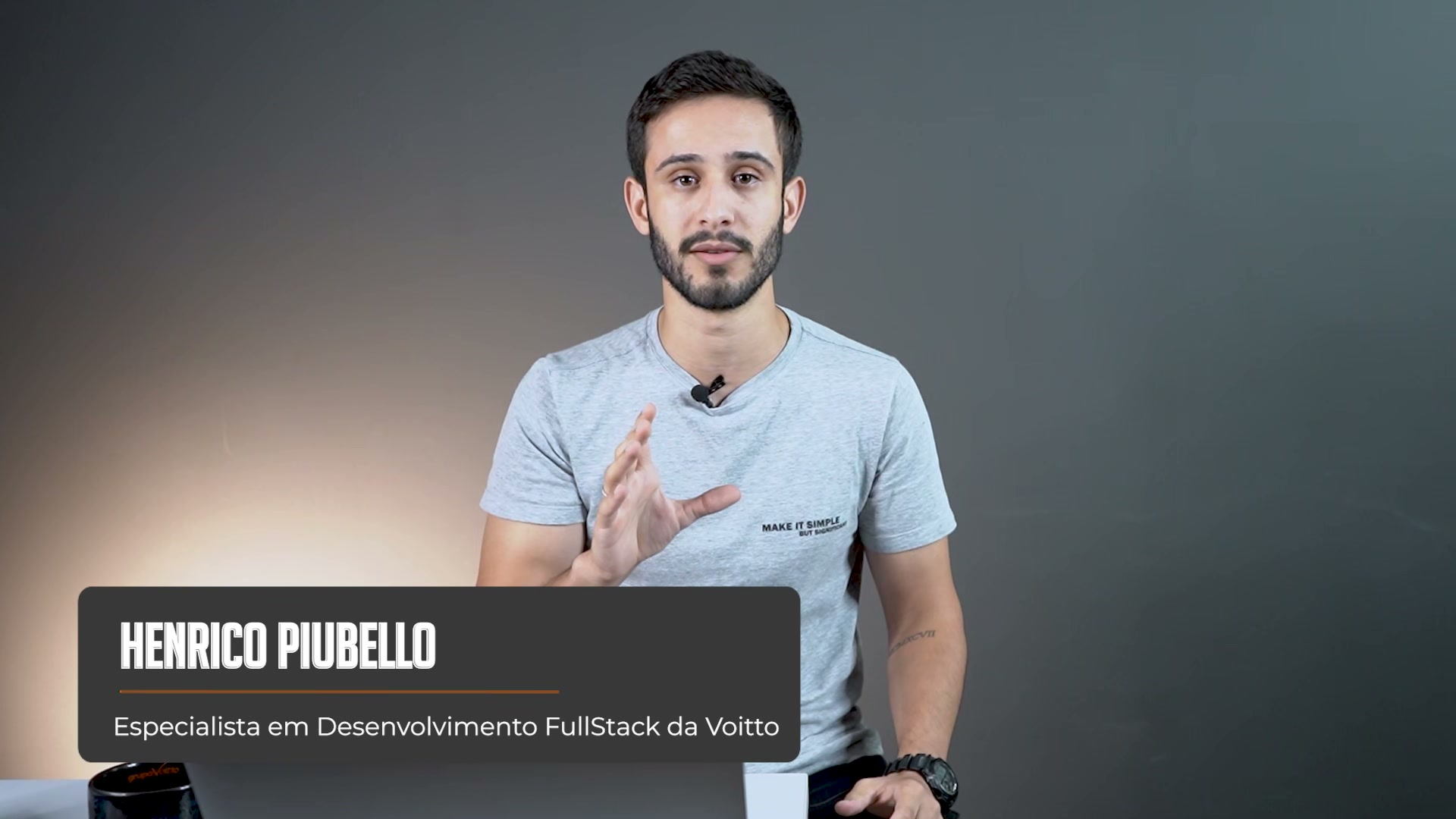 Henrico ministrando uma aula do MBA em Engenharia Fullstack na Voitto